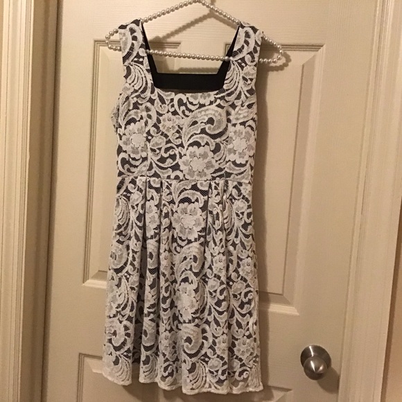 Monteau Dresses & Skirts - 🔴MONTEAU LACE DRESS🔴